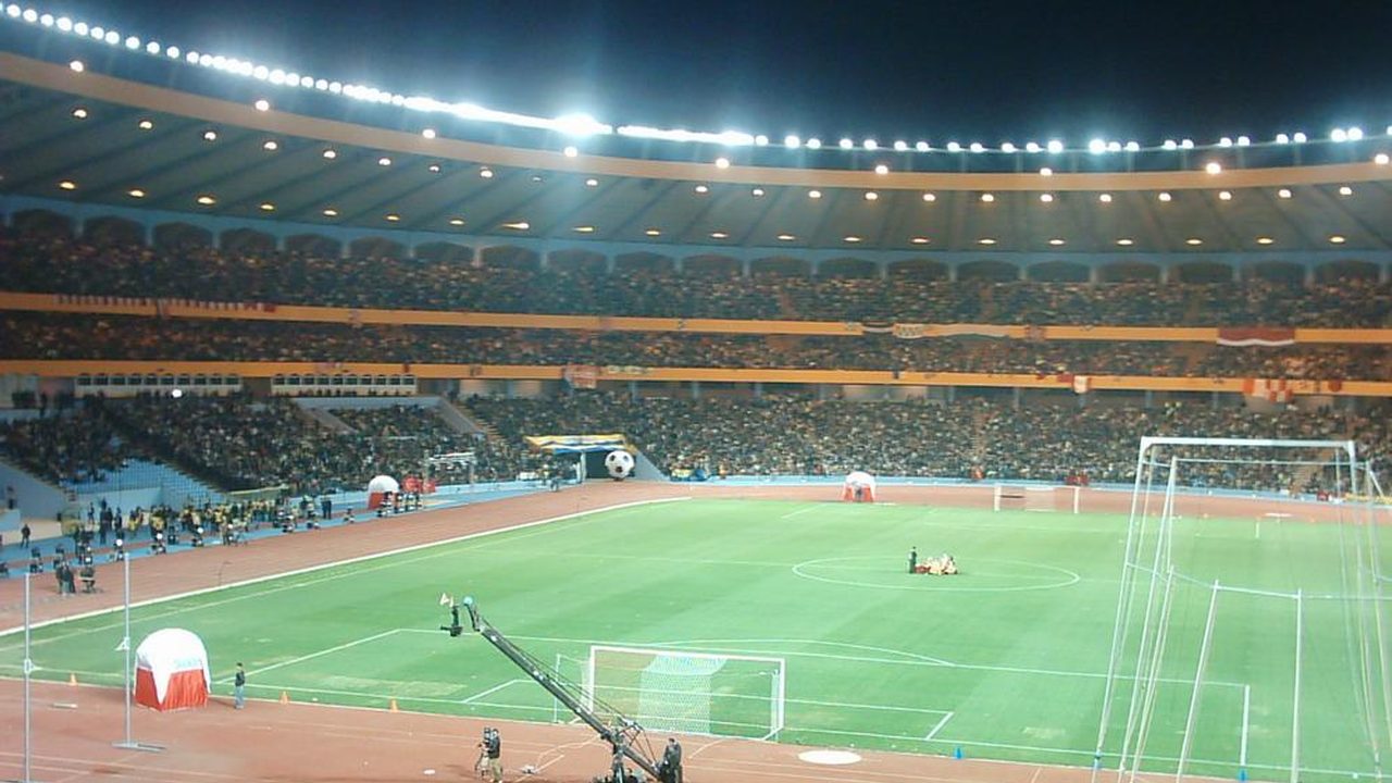 Big night stadium crowd - Hassan II tournament venue